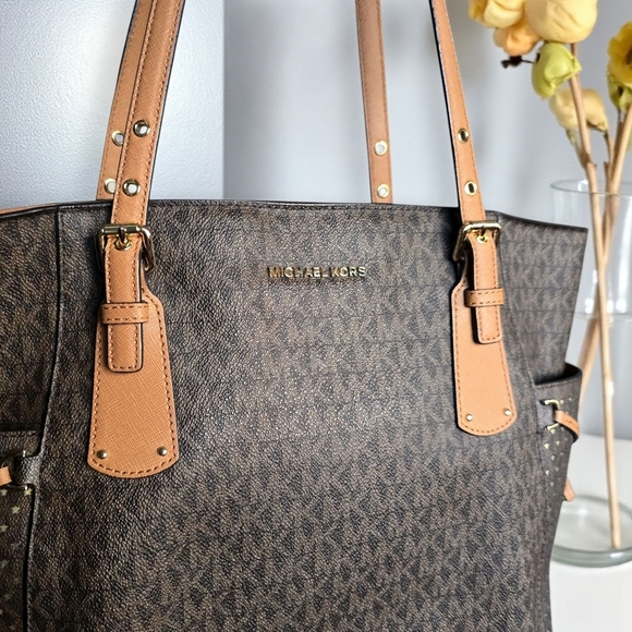 Michael by Michael Kors Voyager Small Logo Tote 2‑Tone Brown Star Side Pockets - Picture 11 of 16